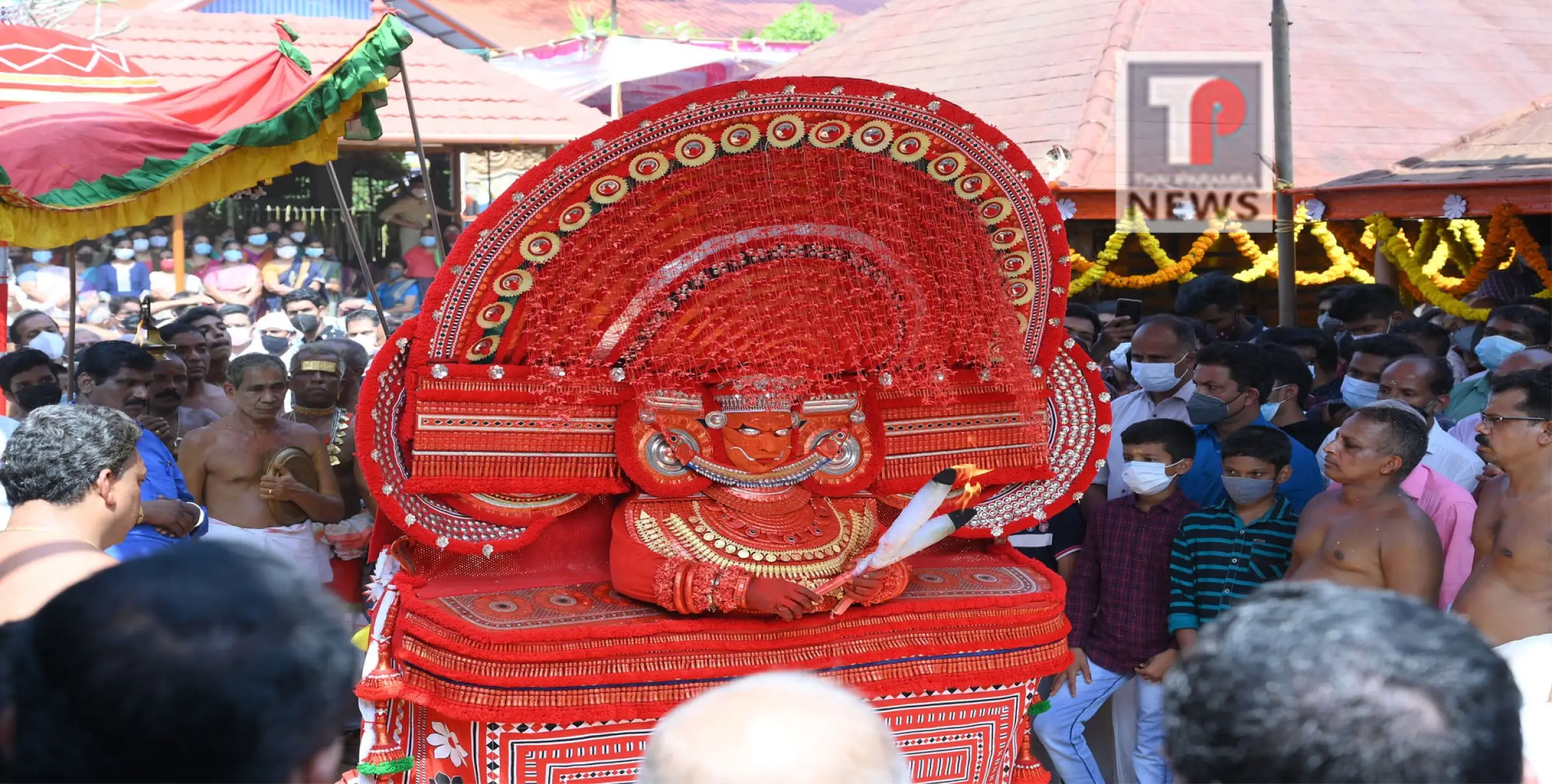 കുന്നാവ് ശ്രീ മുച്ചിലോട്ട് ഭഗവതി ക്ഷേത്രത്തിൽ മുച്ചിലോട്ട് ഭഗവതിയുടെ തിരുമുടി നിവർന്നു. ഇന്ന് സമാപനം